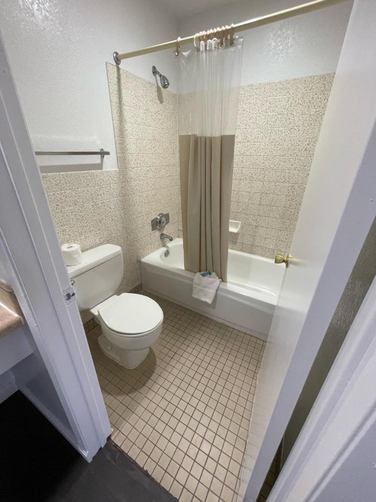 Queen Room interior